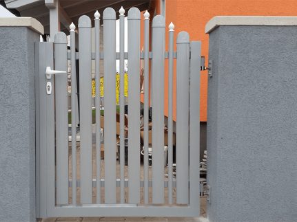 Aluminijumske jednokrilne kapije u “U” ramu