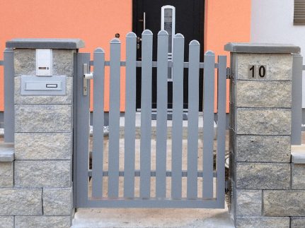 Aluminijumske jednokrilne kapije u “U” ramu